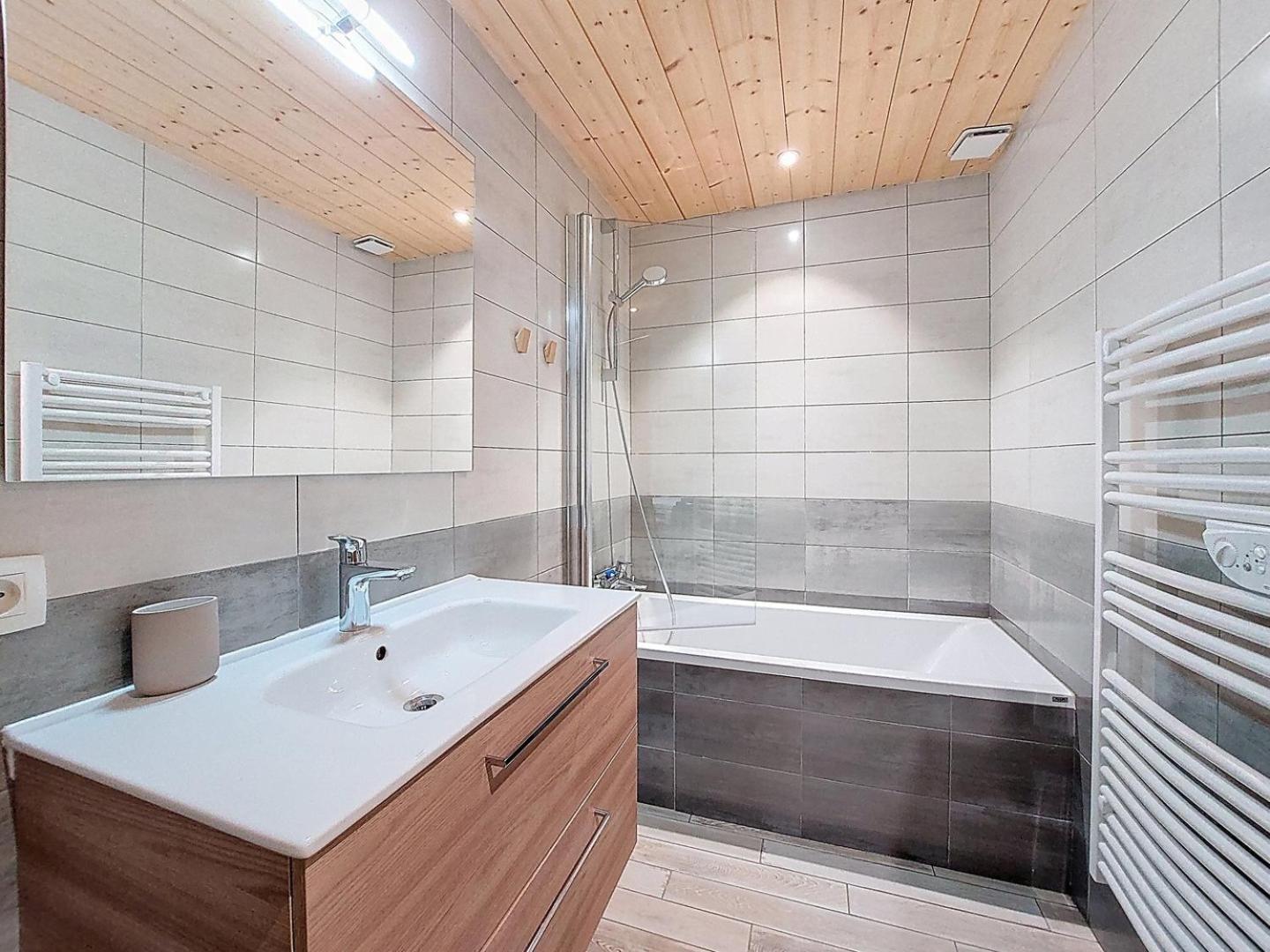 Appartement-3-Chambres-8-Couchages-Wifi-Montriond-Chebourins Luaran gambar